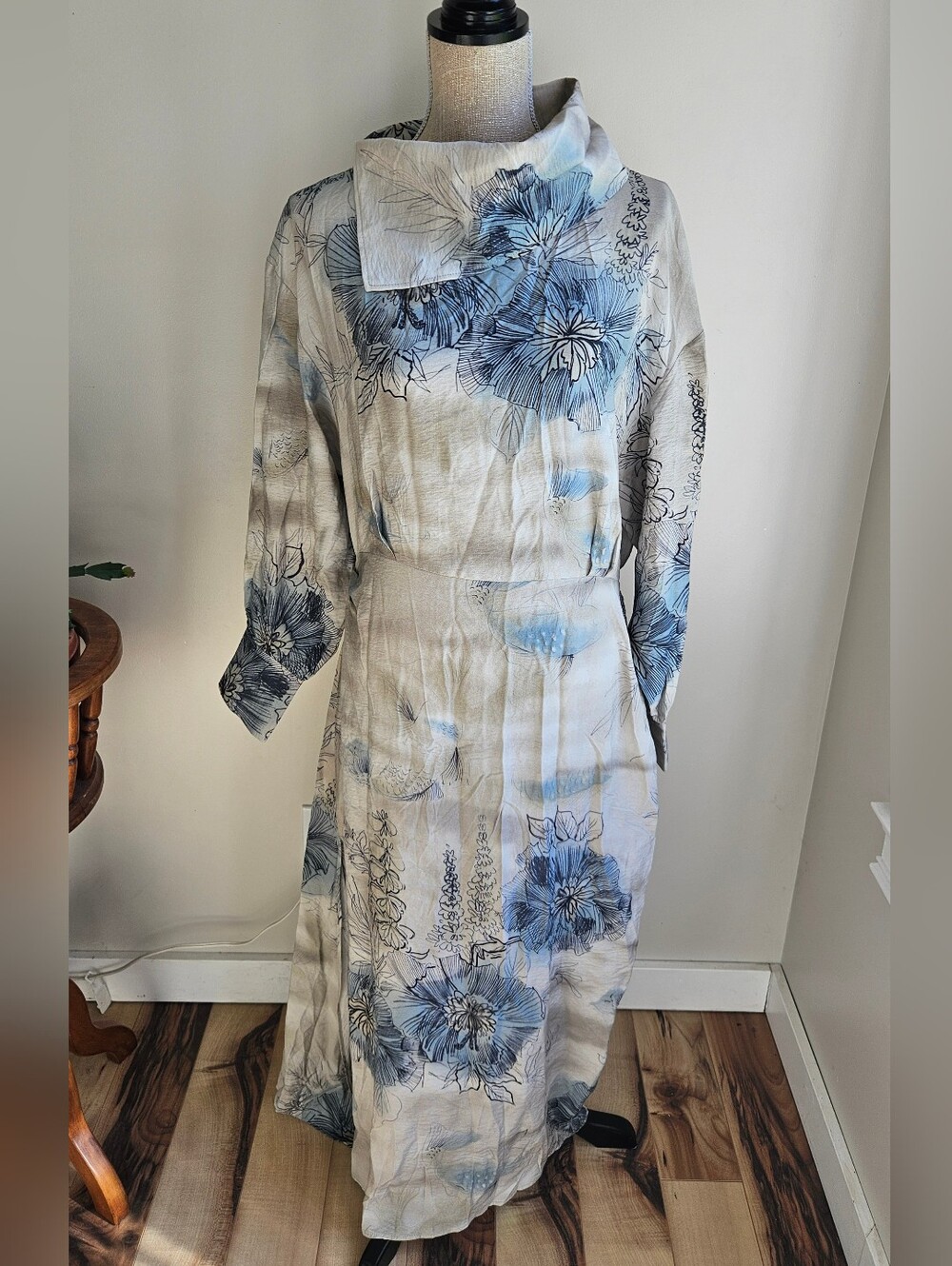 NWT Zara Cream Dress with Blue Floral Sketch - Picture 2 of 6